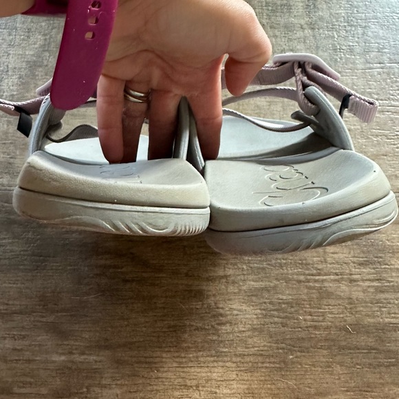 Chaco Chillos lavender and gray slides - Picture 5 of 7